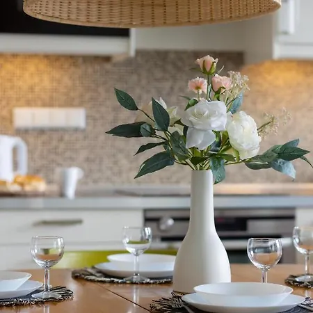 Apartment Royal Park Lazienki Mokotow By Renters Warschau
